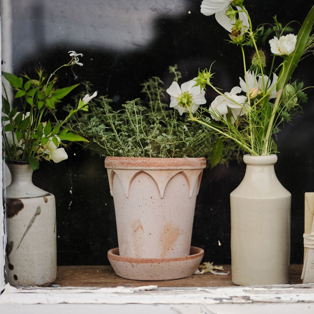Bergs gothic arch design tapered plant pot with saucer - terracotta