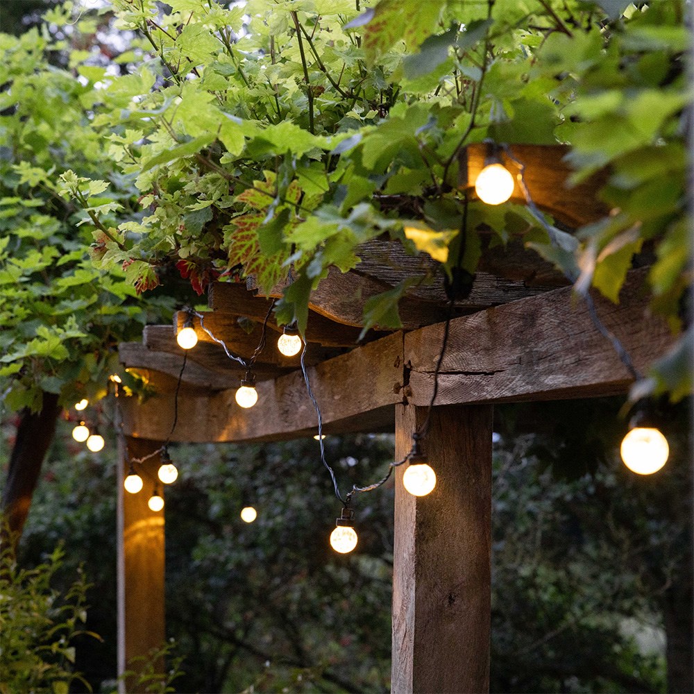 Bubble bulb outdoor string lights