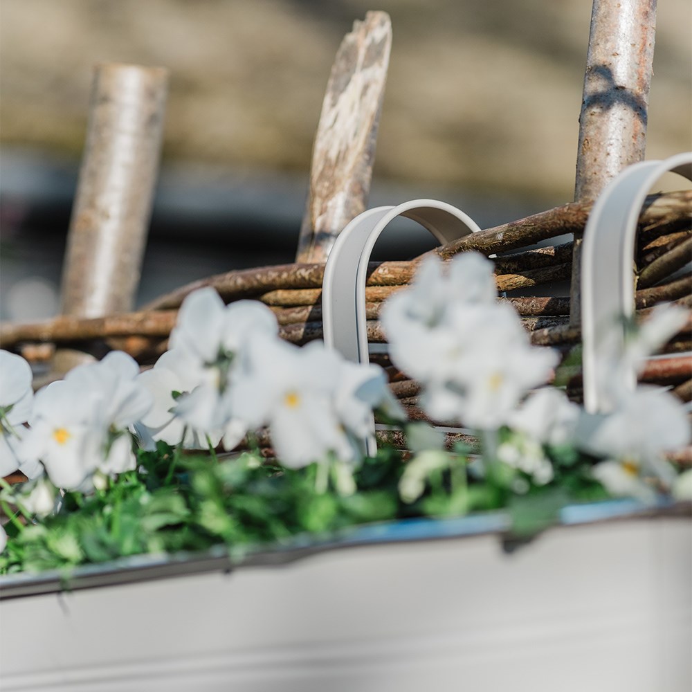 Hanging metal planter - cream