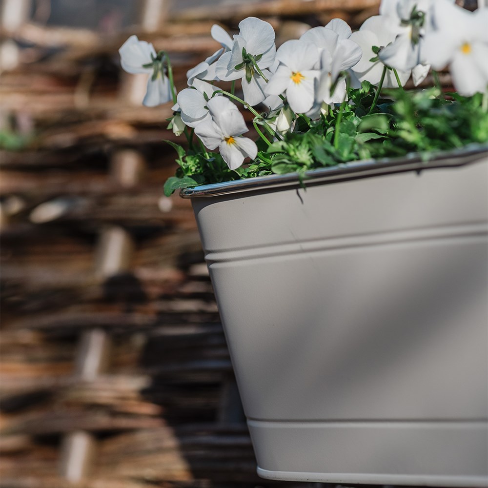Hanging metal planter - cream
