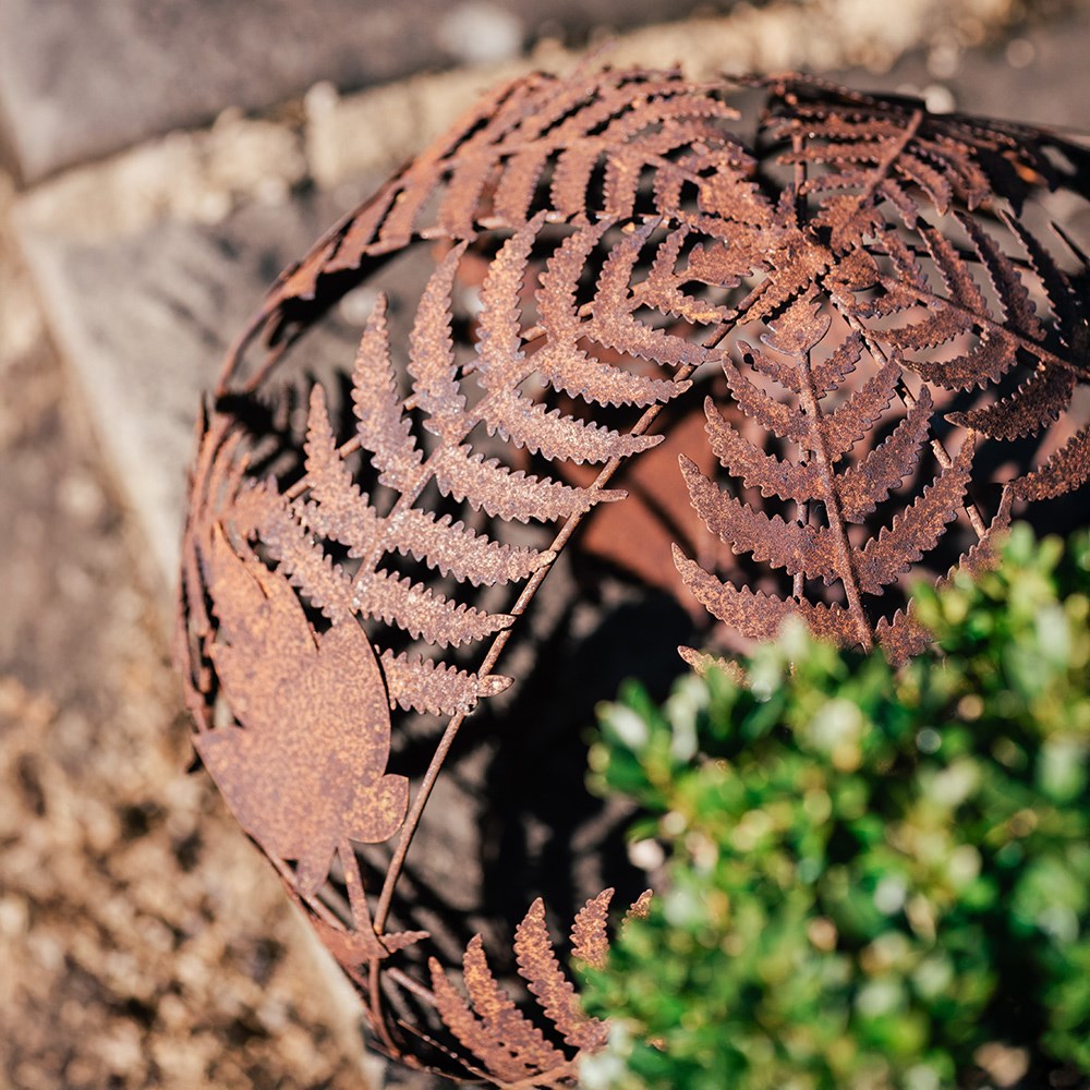 Set of two rusted leaf spheres