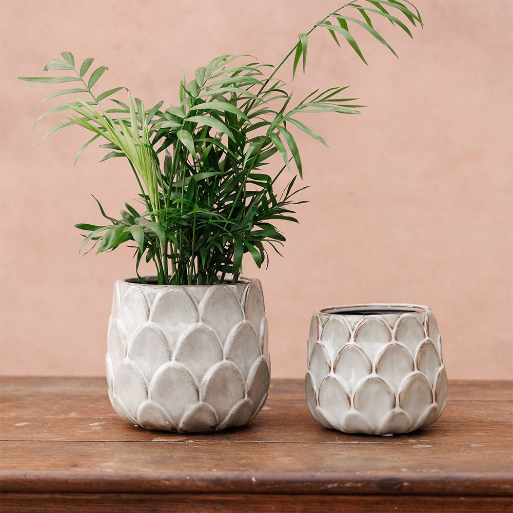 Glazed scalloped plant pot - grey