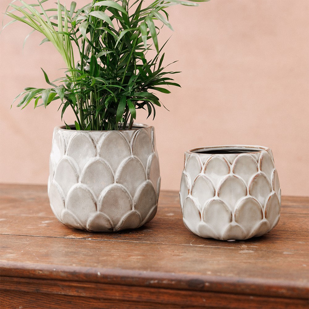 Glazed scalloped plant pot - grey