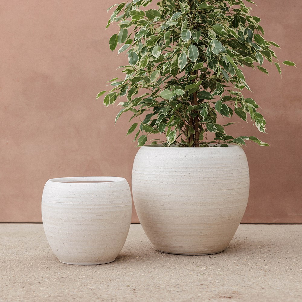 Large textured plant pot - white