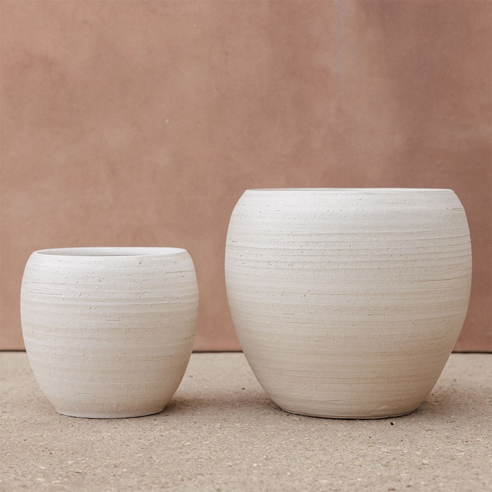 Large textured plant pot - white
