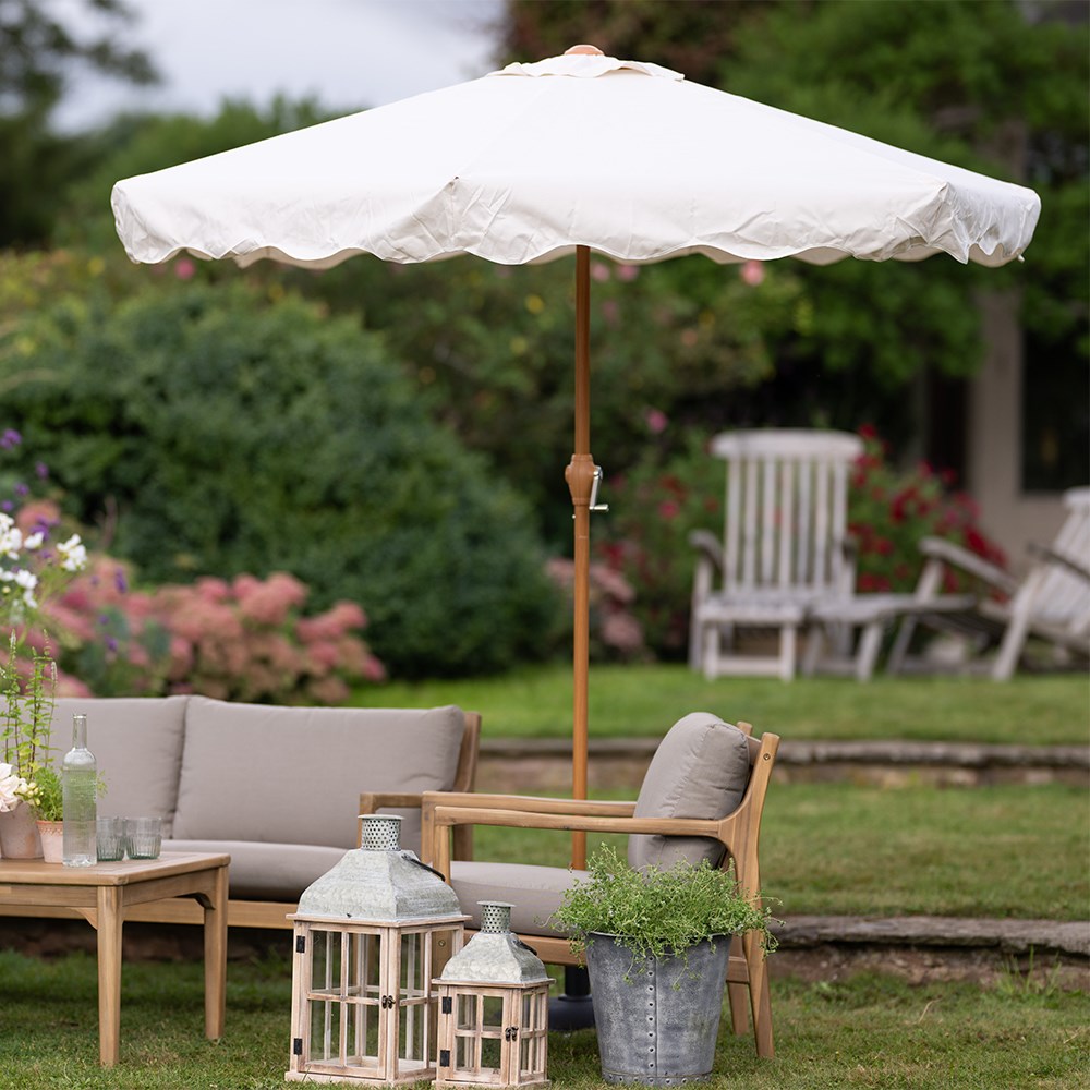Scalloped edge parasol - cream