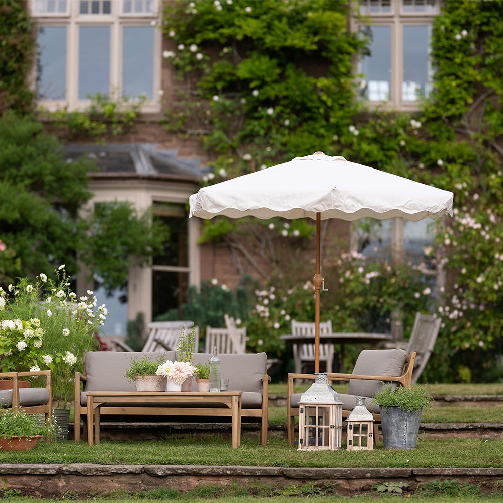 Scalloped edge parasol - cream