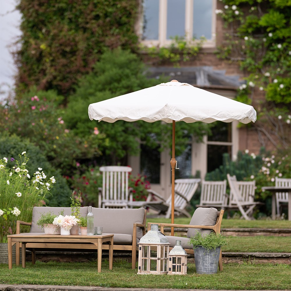 Scalloped edge parasol - cream
