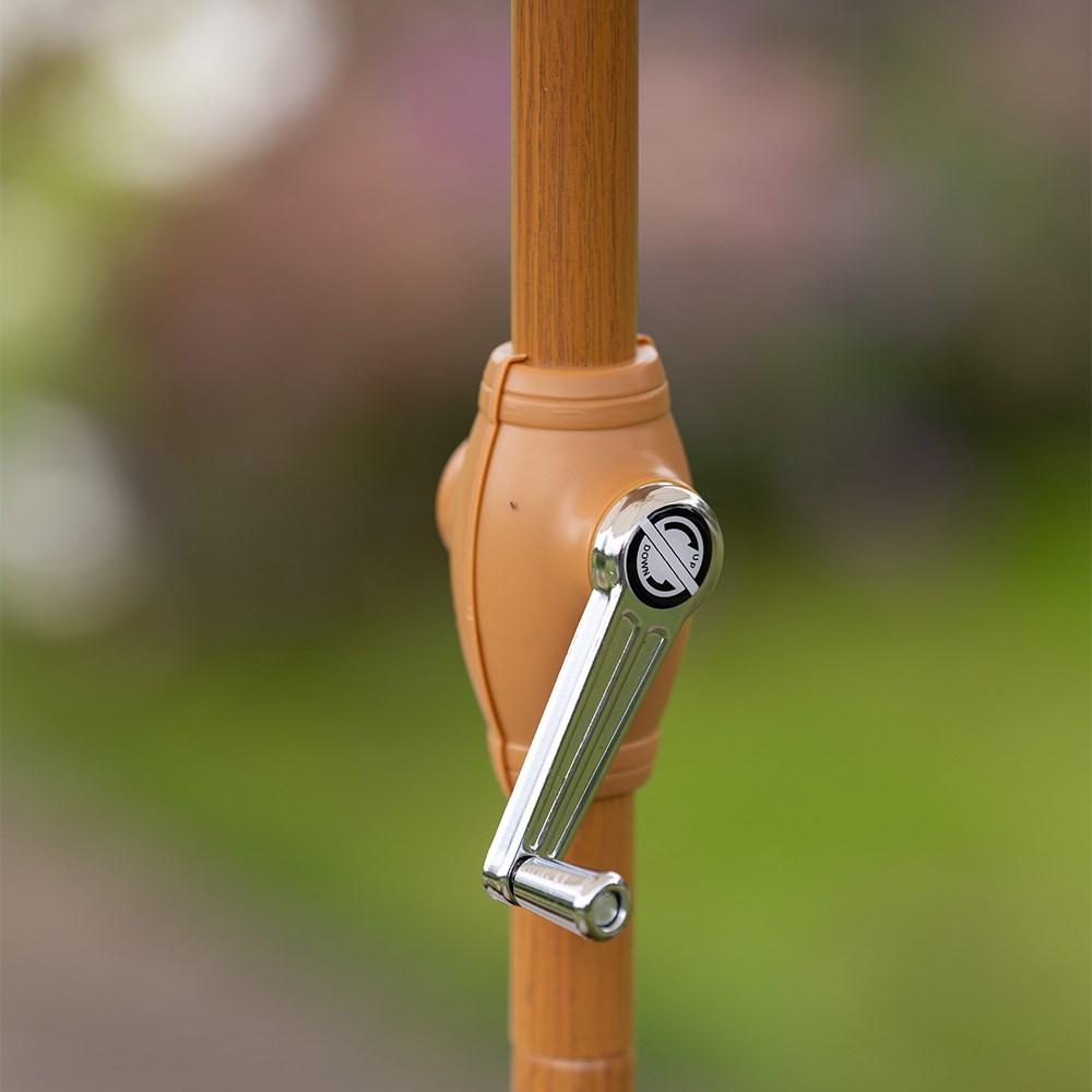 Scalloped edge parasol - cream