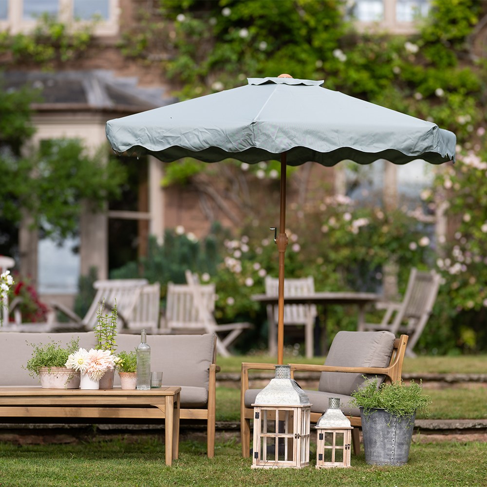 Scalloped edge parasol - sage