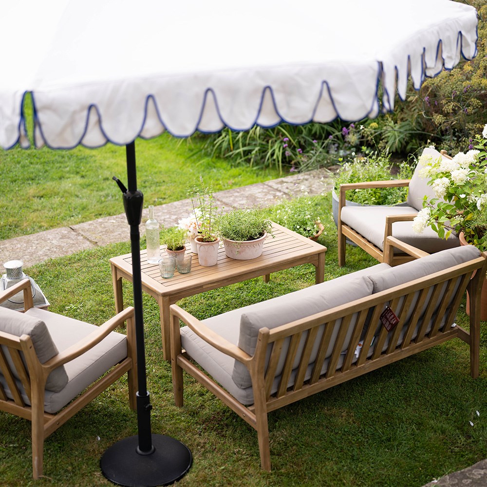 Contrast trim scallop edge parasol - cream