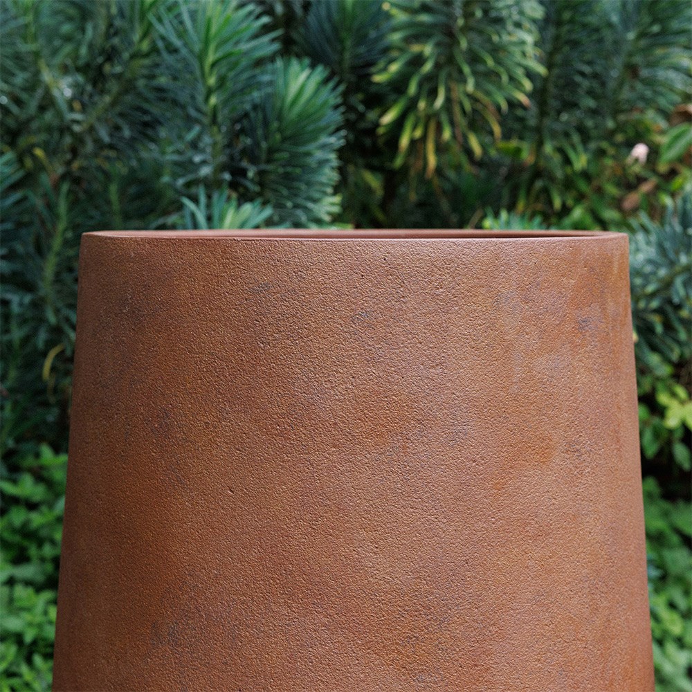 Set of three column planters in rust brown