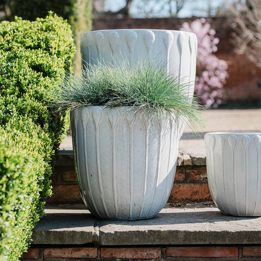 Glazed embossed droplet planter - cream
