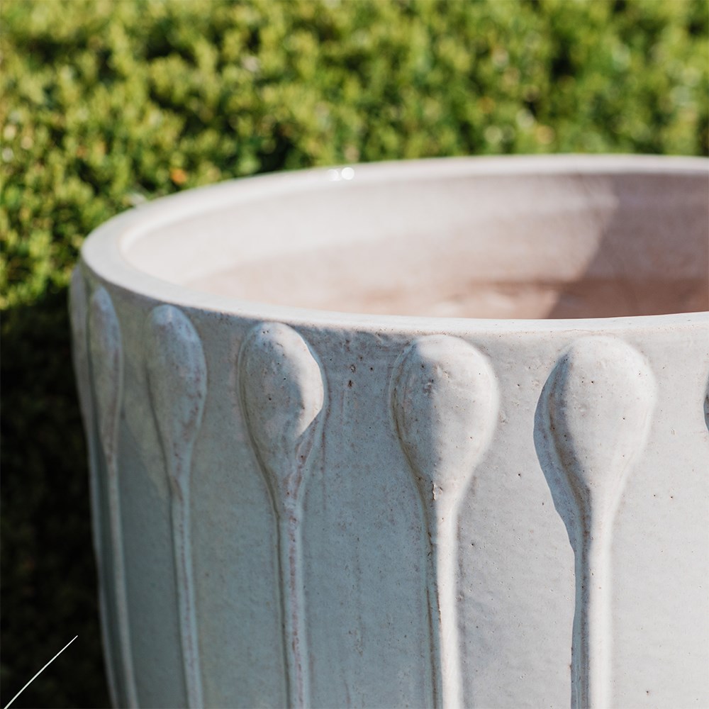 Glazed embossed droplet planter - cream