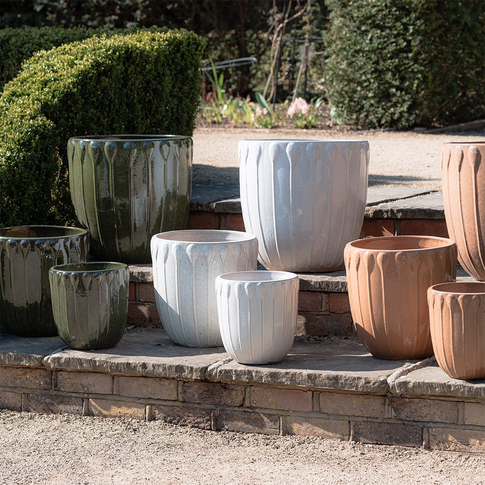 Glazed embossed droplet planter - cream