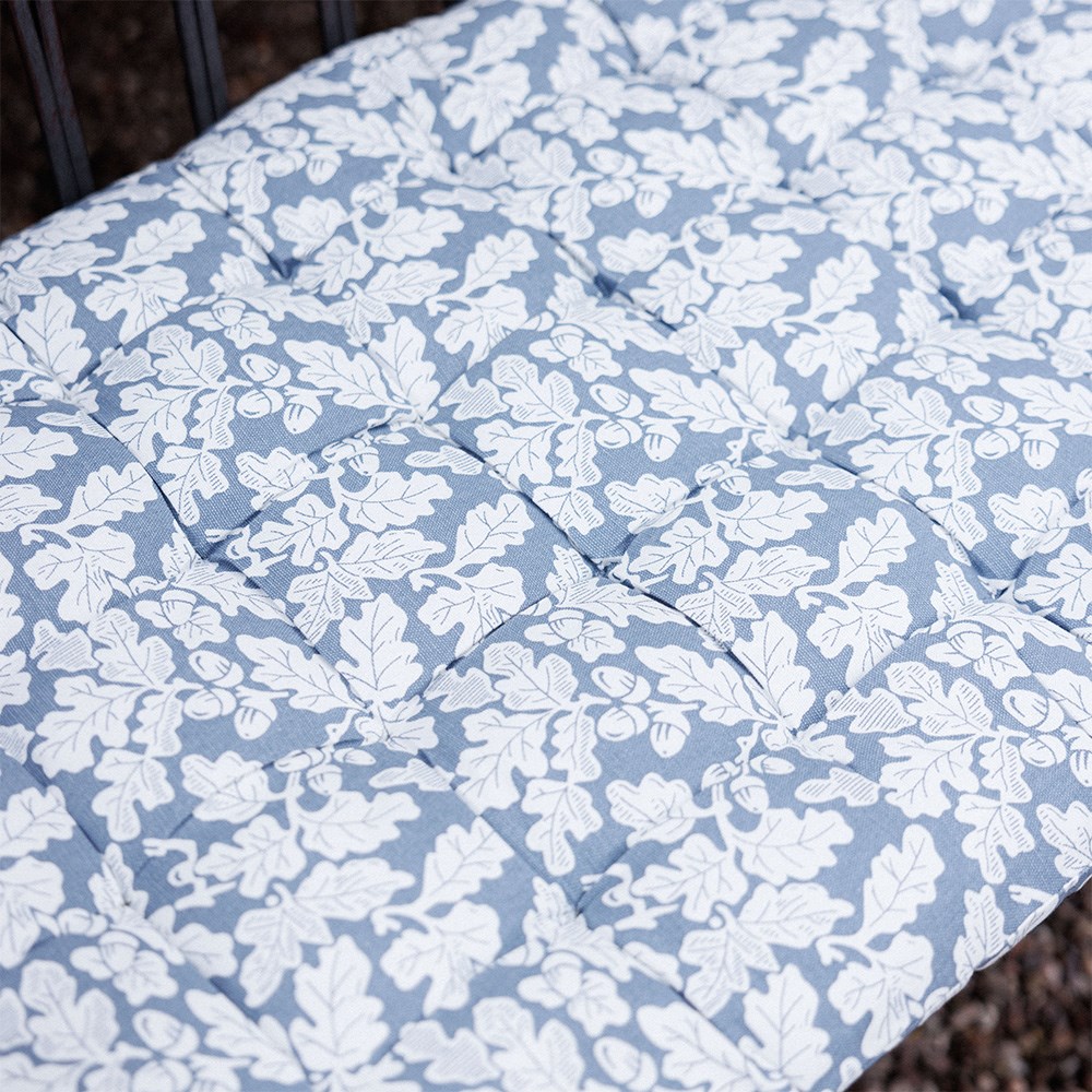 Blue oakleaf print bench cushion