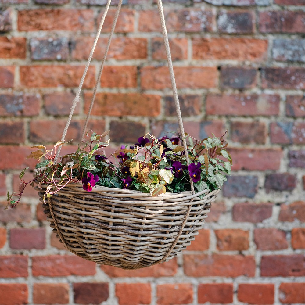 Hanging rattan basket 