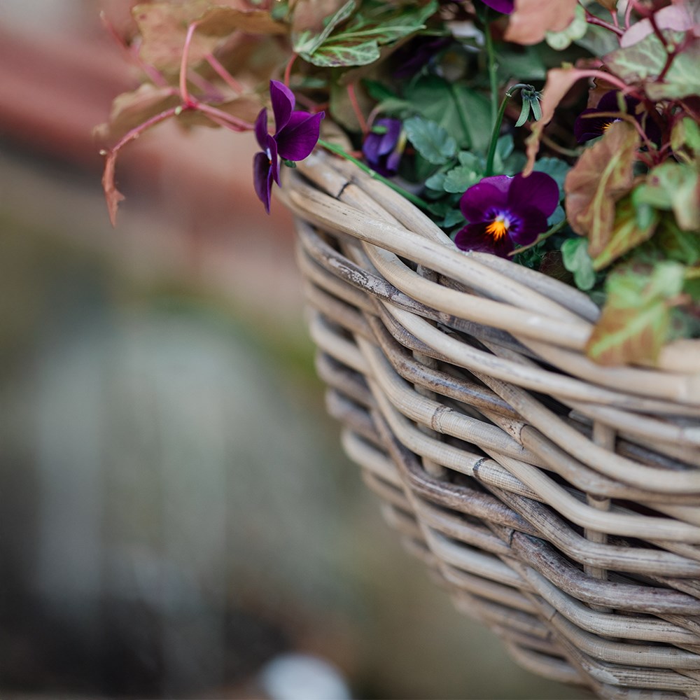 Hanging rattan basket 