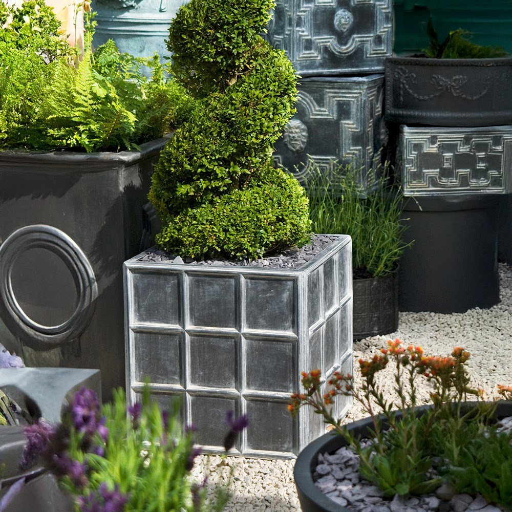 Lightweight lead effect square planter