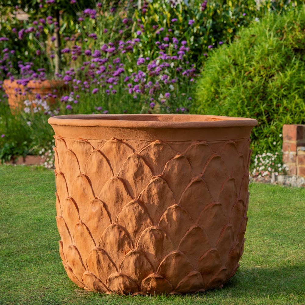 Lightweight pineapple planter