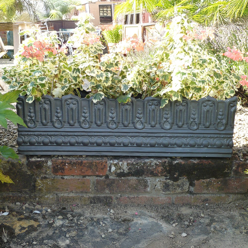 Lightweight lead effect trough planter