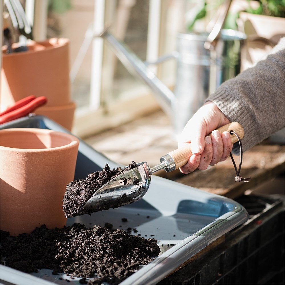 Compost scoop