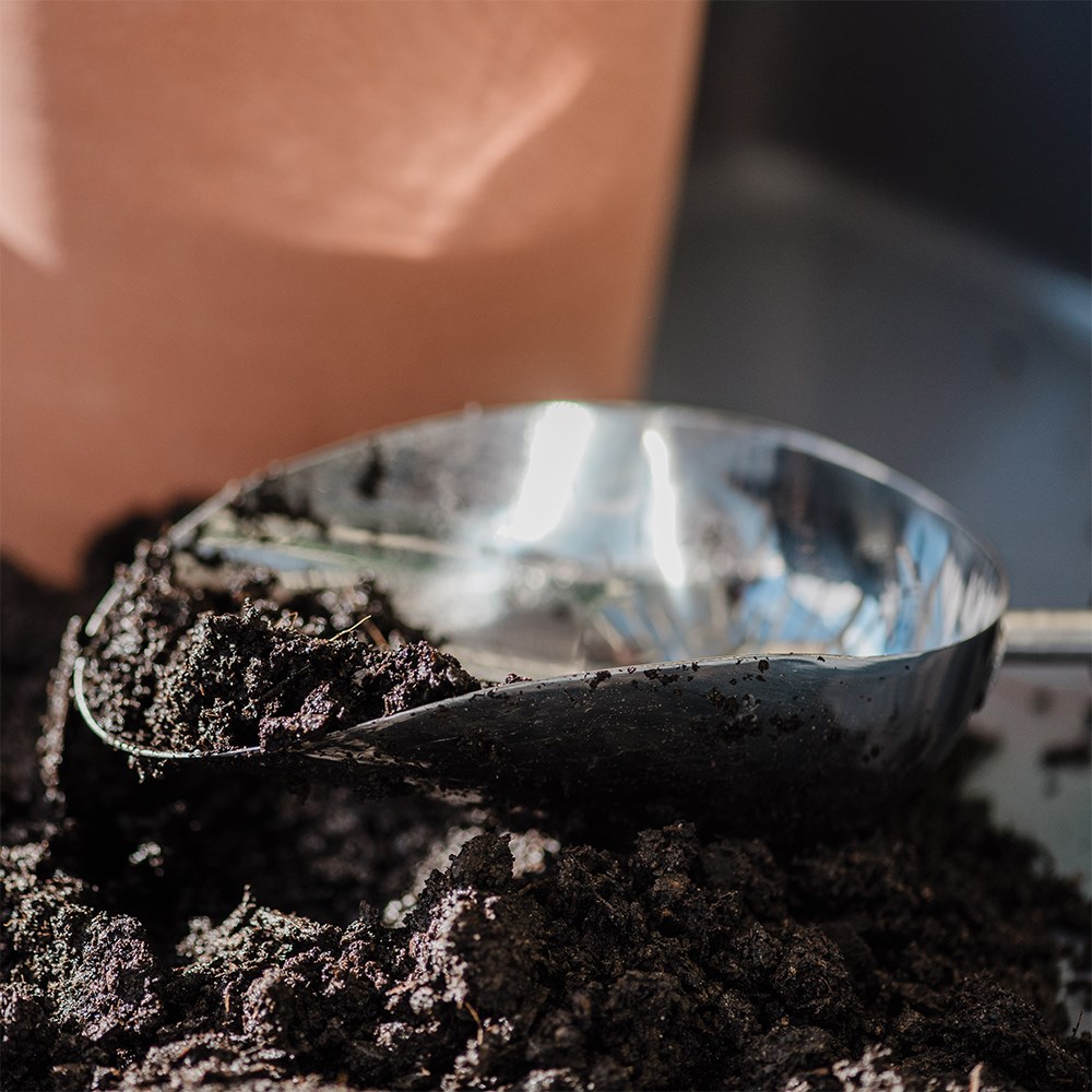 Compost scoop