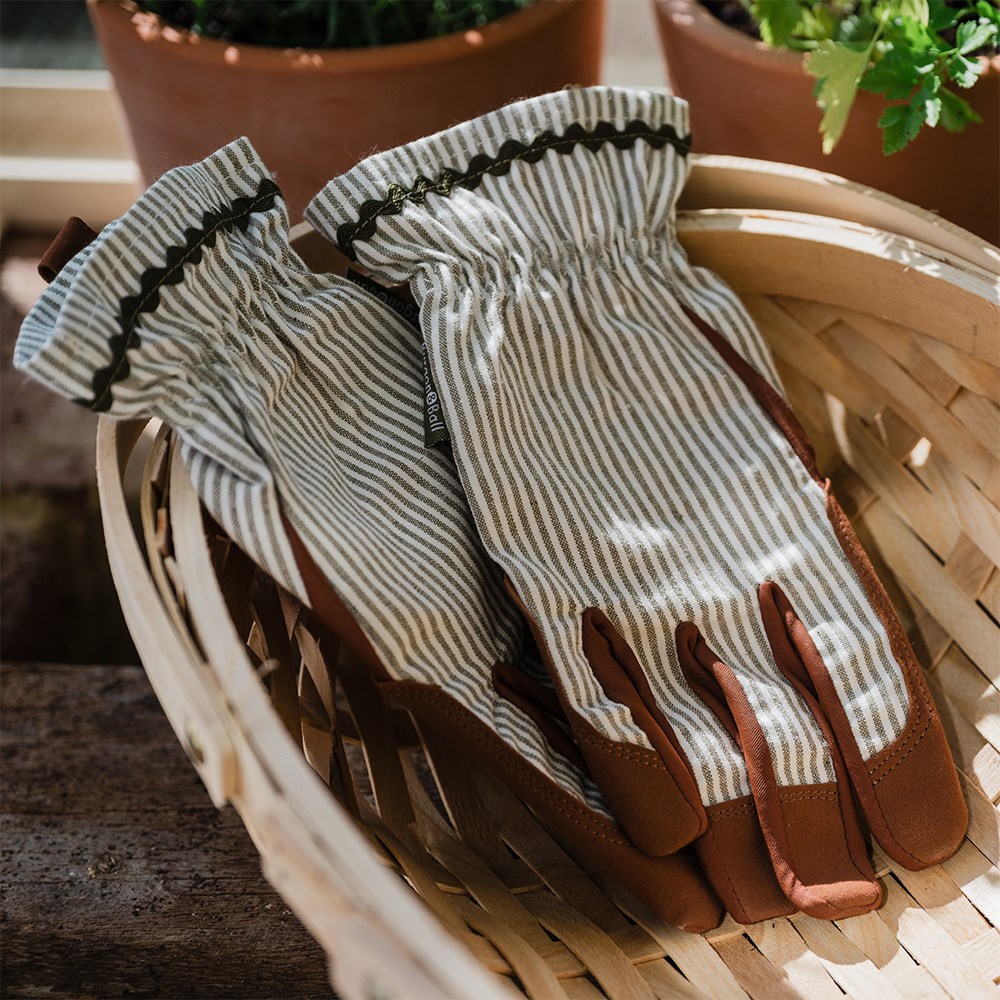 Striped gardening glove - light green