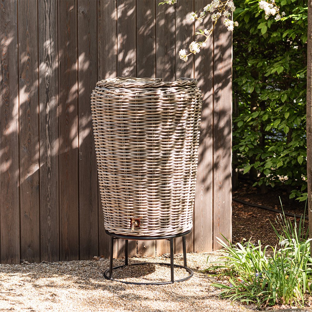 Round rattan water butt