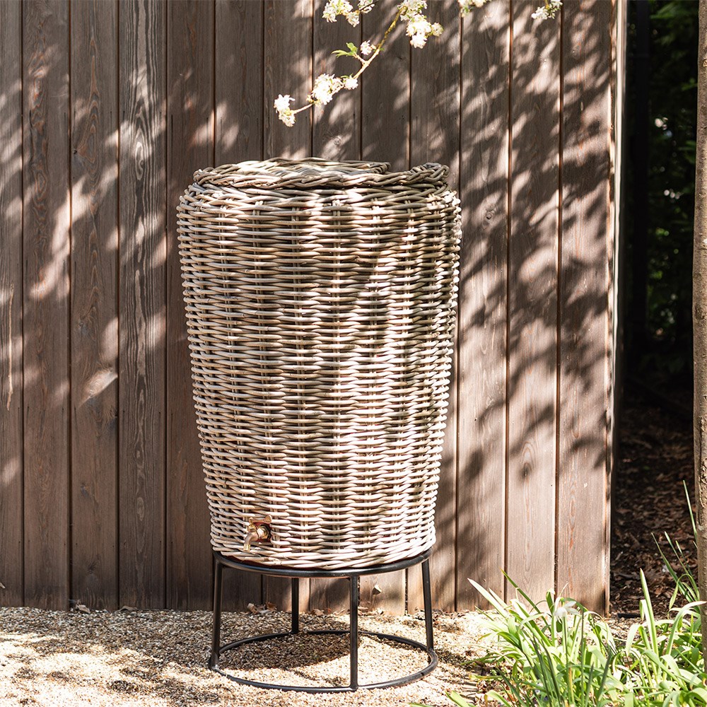 Round rattan water butt