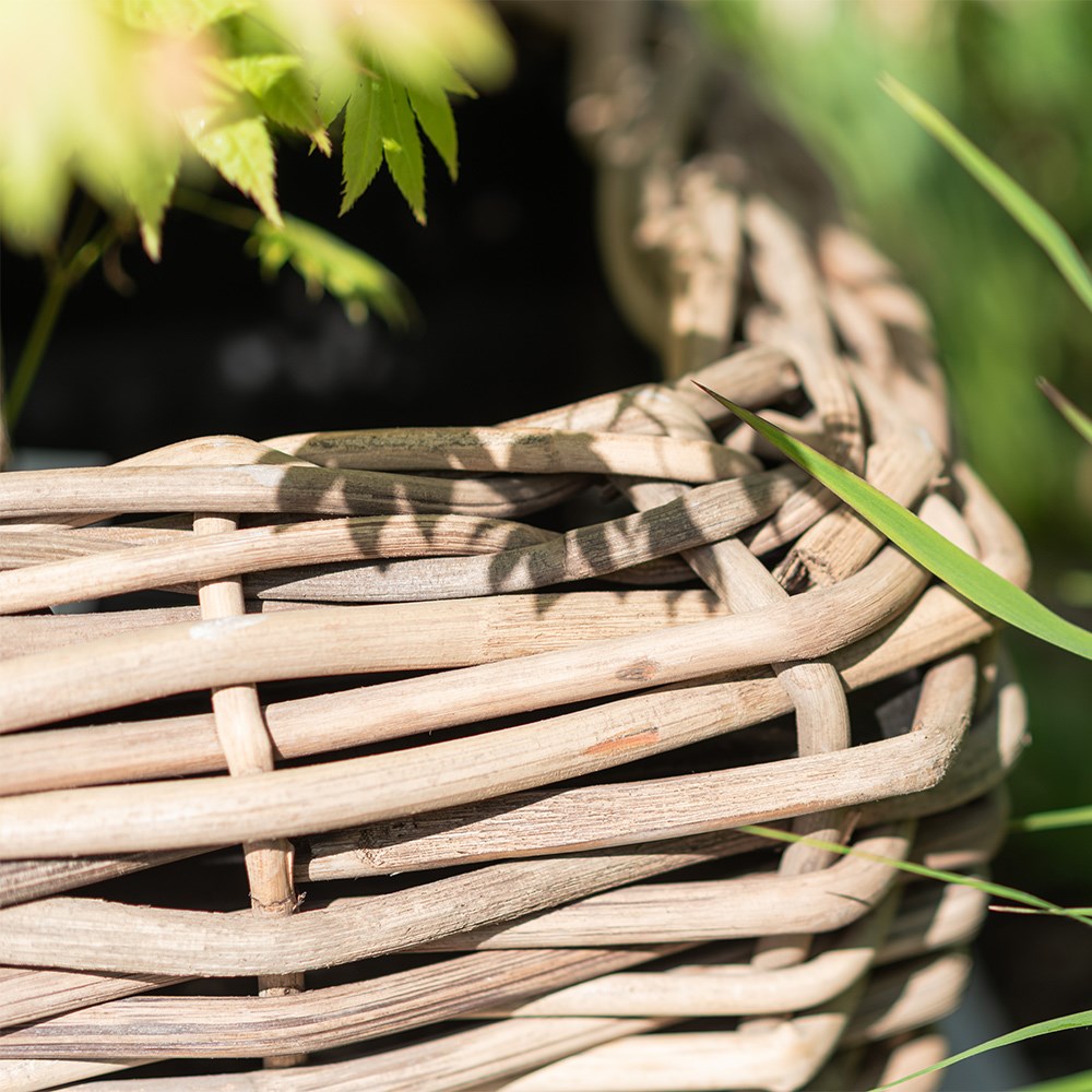 Square rattan planter 