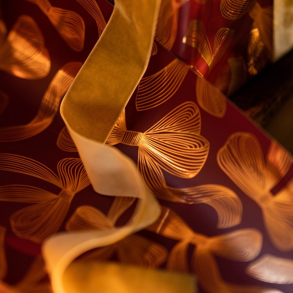 Bow wrapping paper