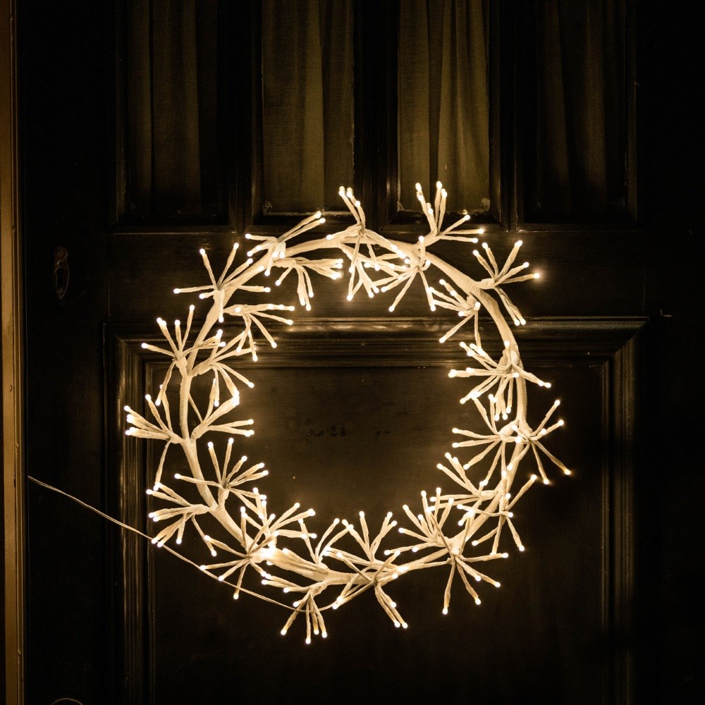 Indoor/outdoor light up wreath - warm white