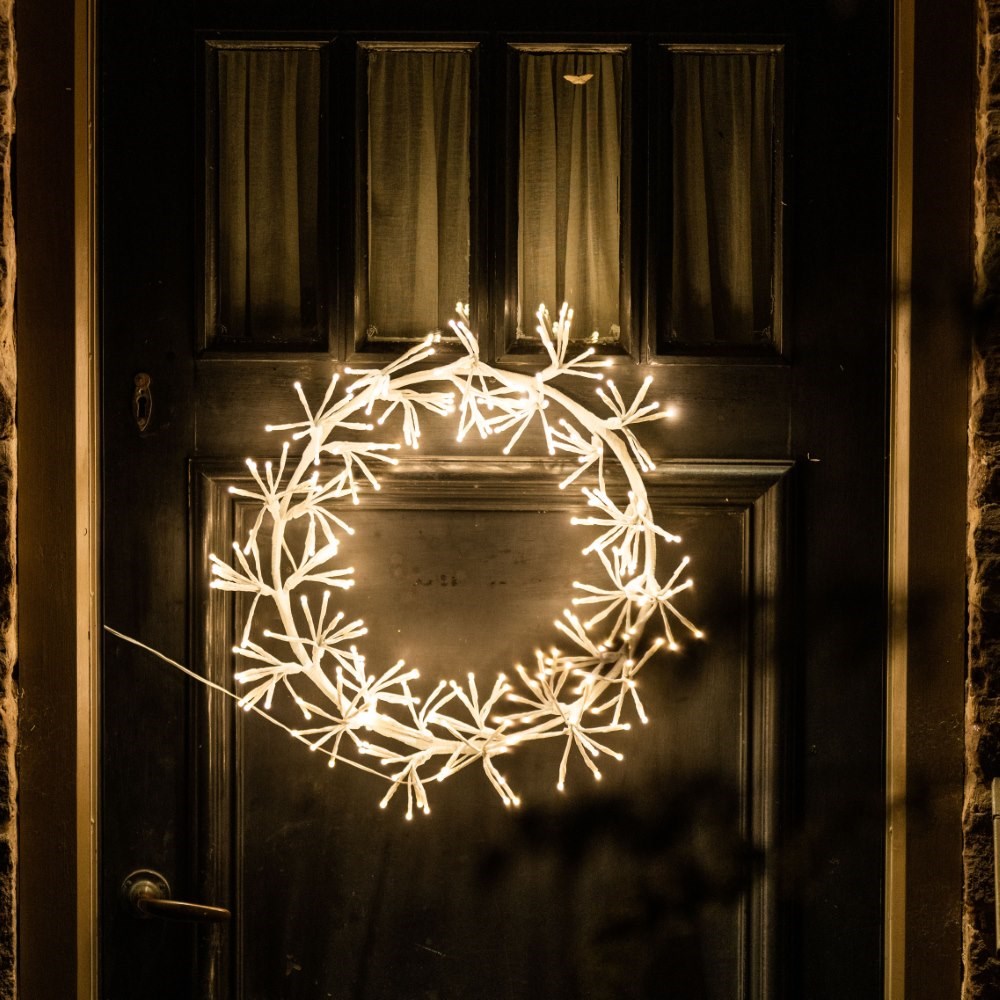 Indoor/outdoor light up wreath - warm white