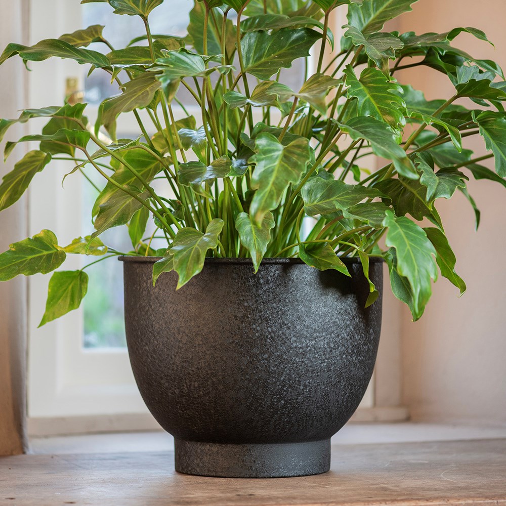 Pot with step base - charcoal