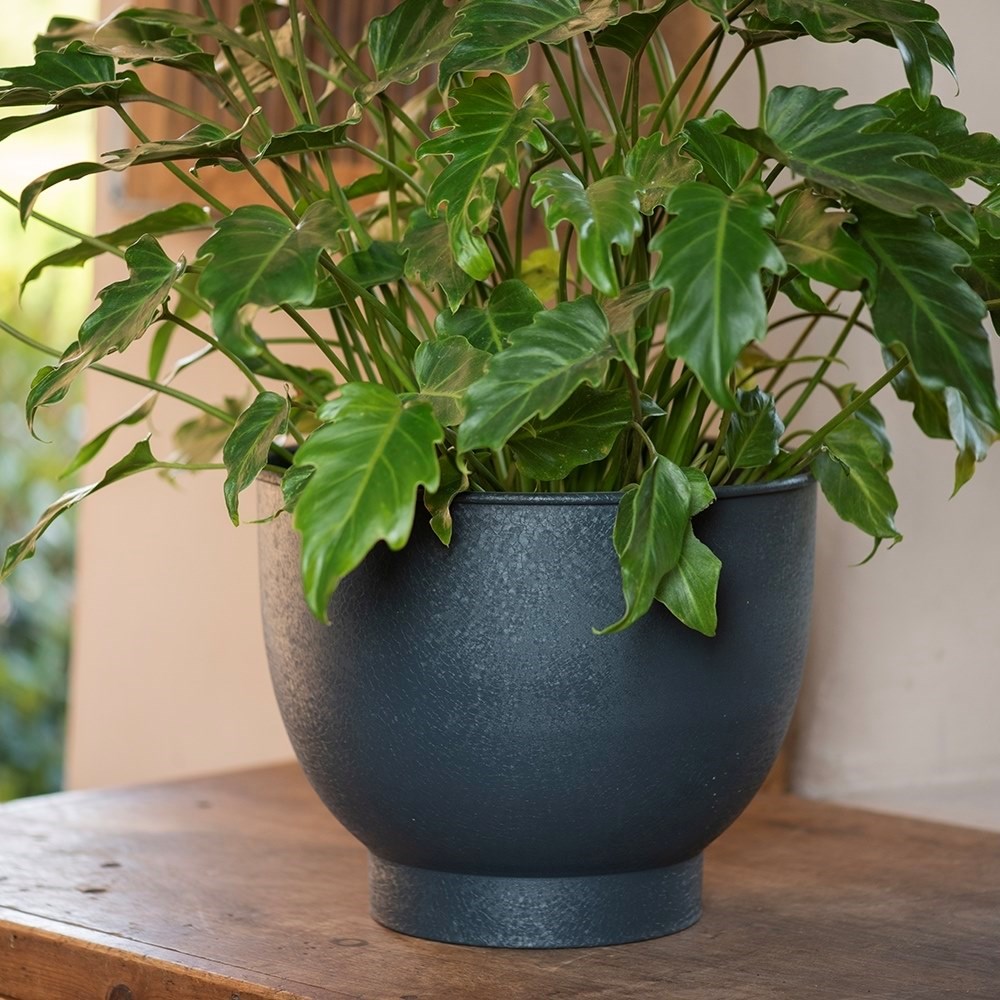 Pot with step base - teal