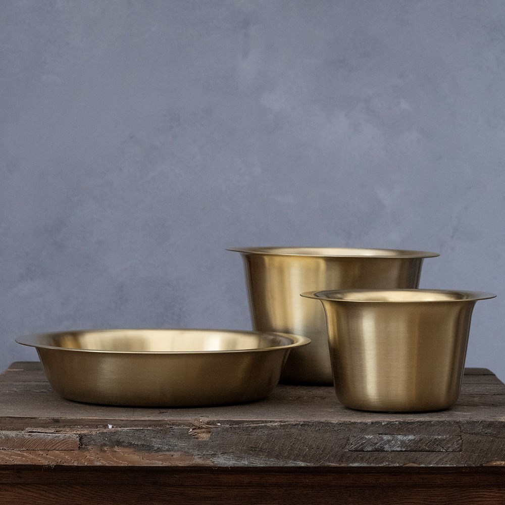Spun brass pot