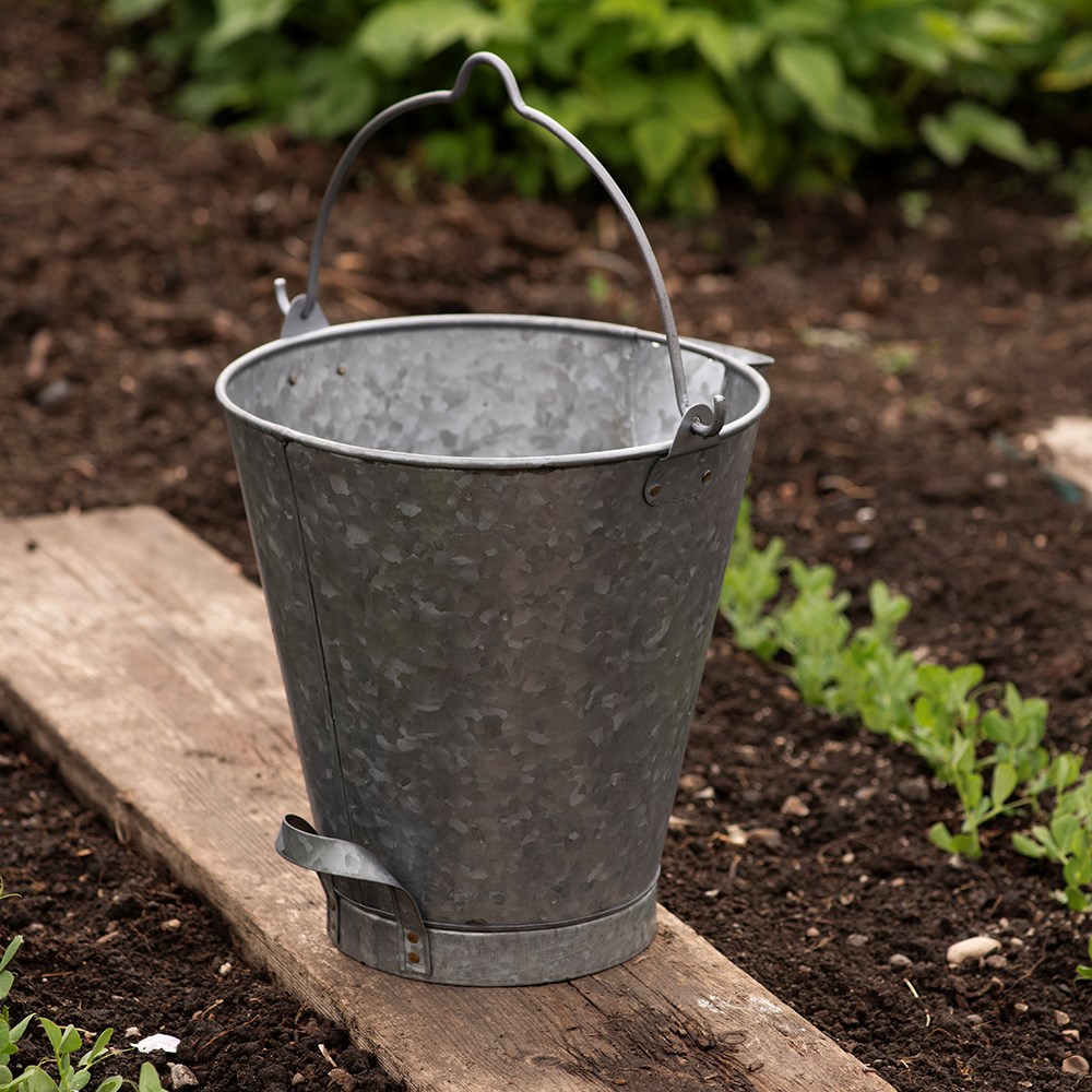 Dunk - the dip watering bucket