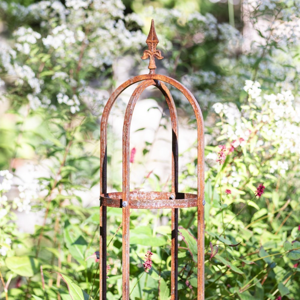 Traditional steel obelisk - rust
