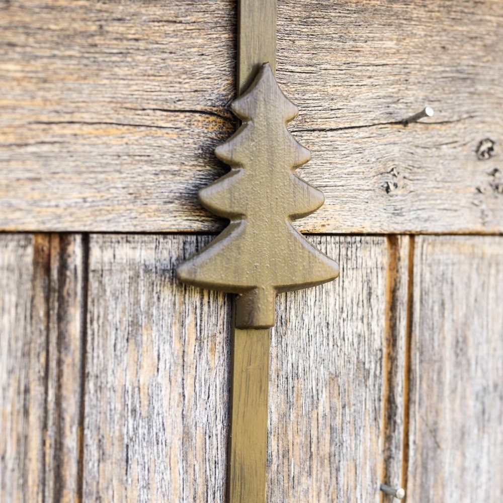 Tree wreath hanger