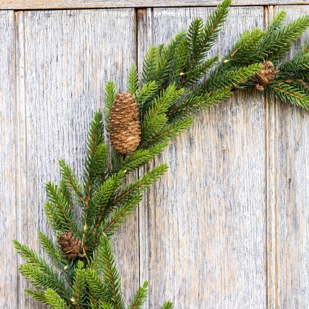 Slim light up wreath with pinecones