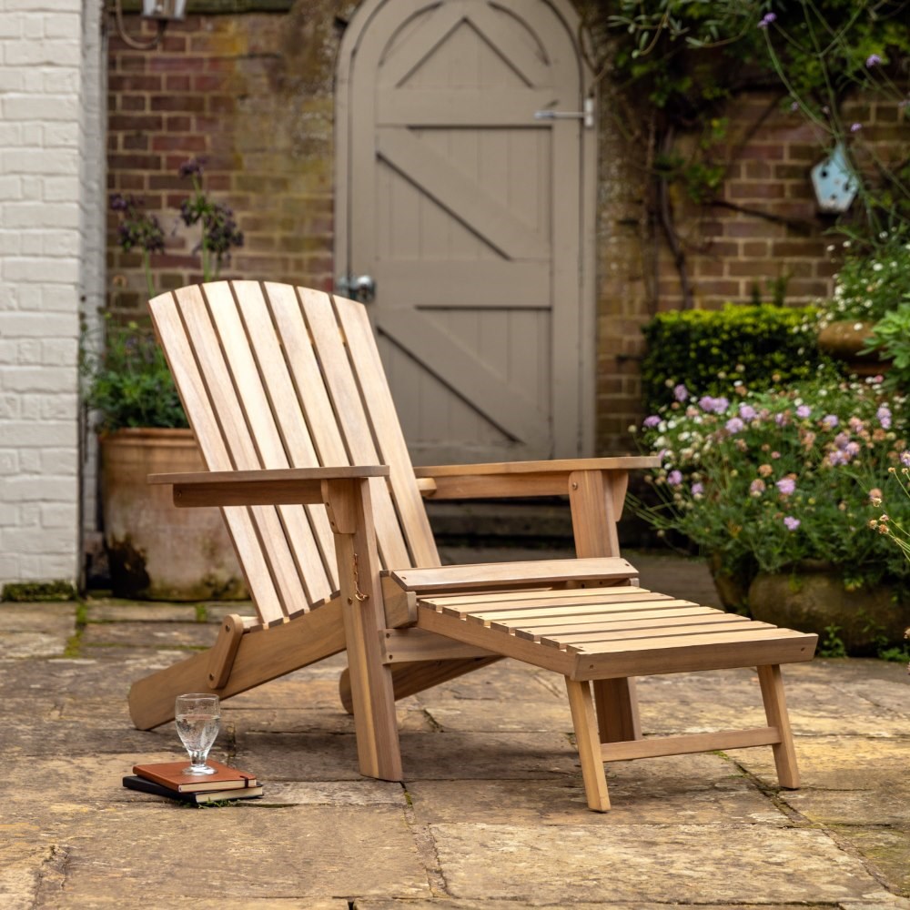 Wooden lounger chair