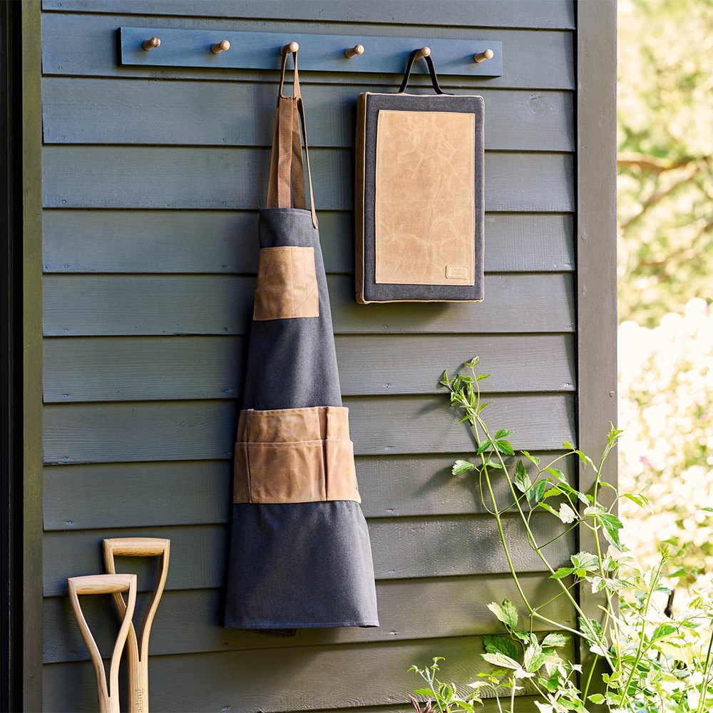 Classic garden apron - charcoal & natural