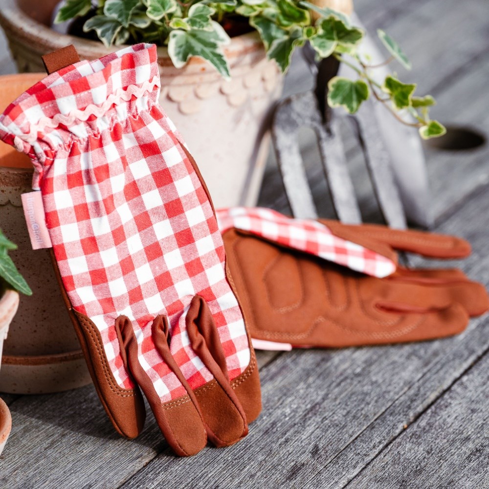 Check gardening gloves - red