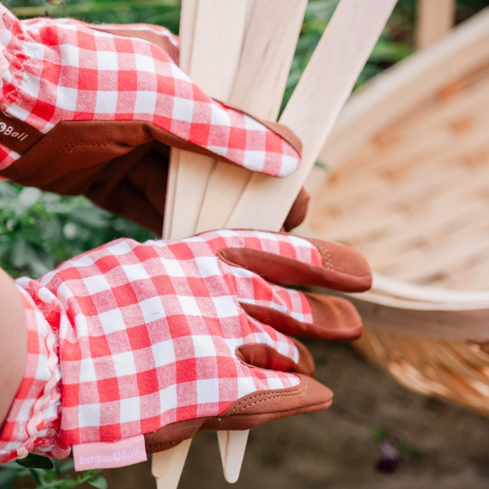 Check gardening gloves - red