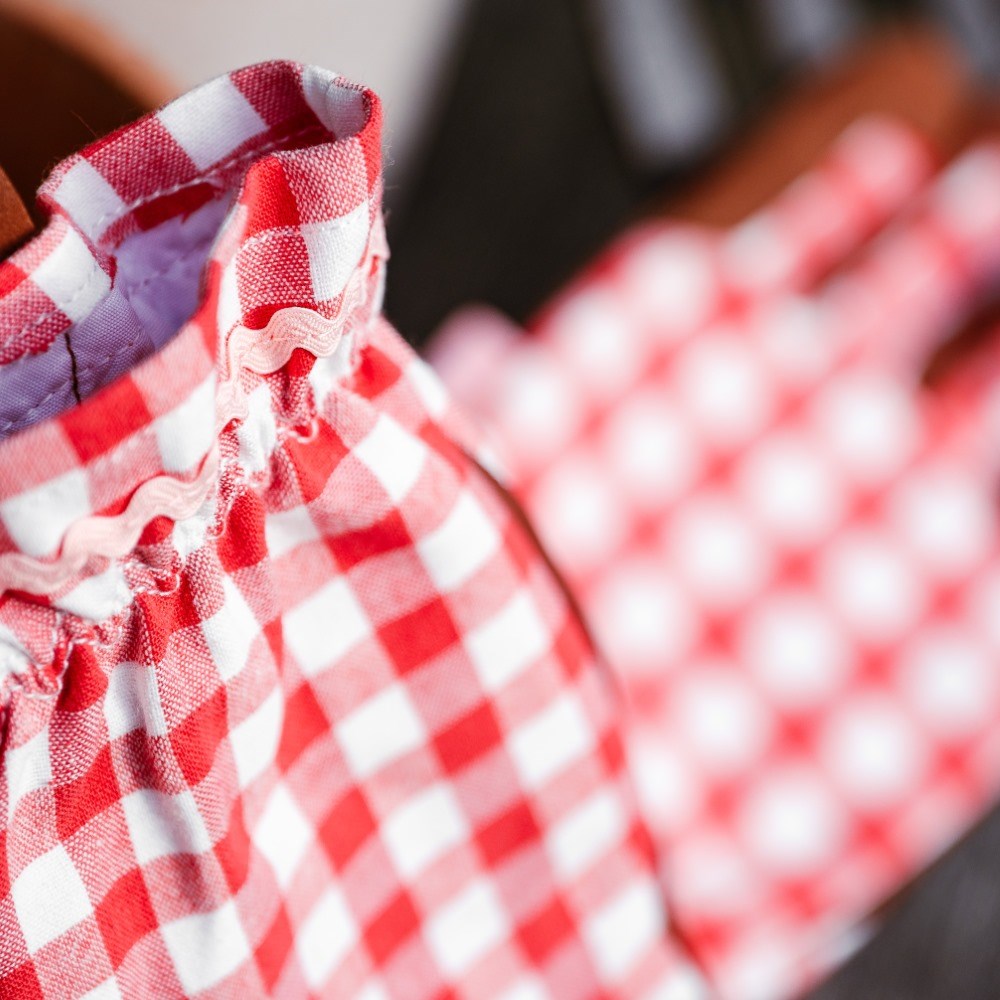 Check gardening gloves - red