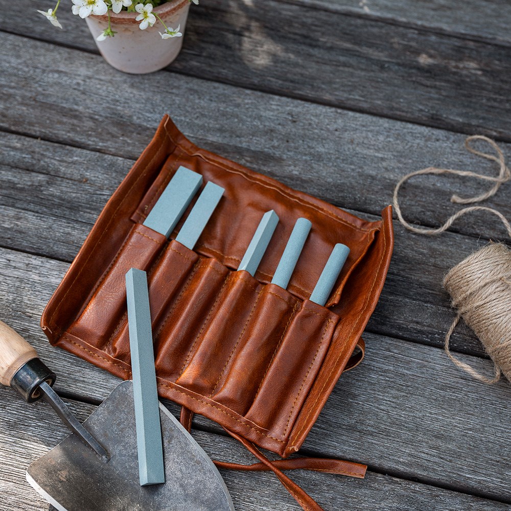 Set of sharpening stones with holder - shapes