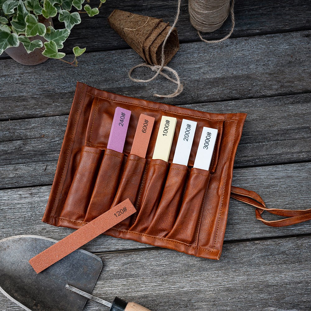 Set of sharpening stones with holder - grades