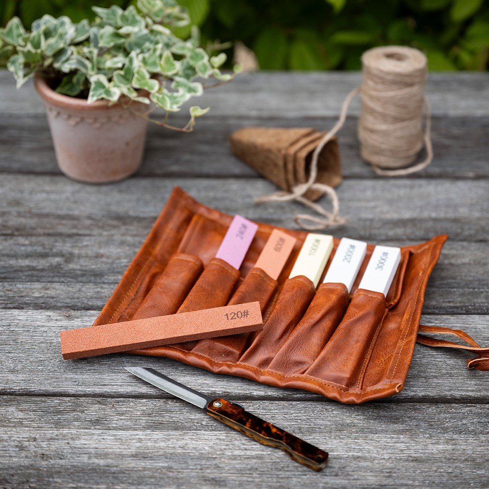 Set of sharpening stones with holder - grades