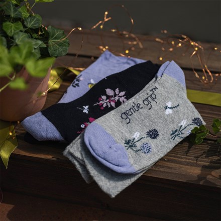 Women's 3 pair gentle grip socks - blue floral